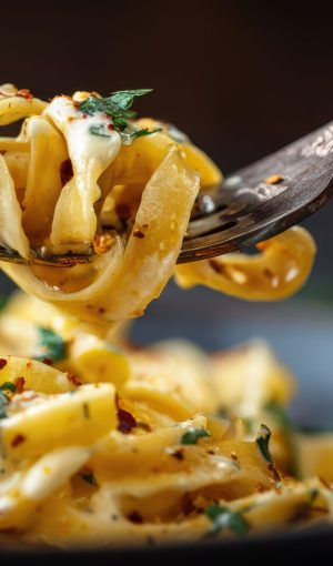 creamy-fettuccine-pasta-fork